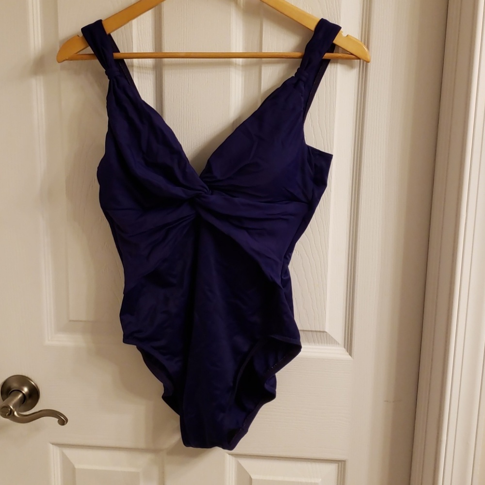 Sz 12 Miraclesuit in navy/purple